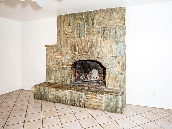 5th image of 1137 E Bishop Dr