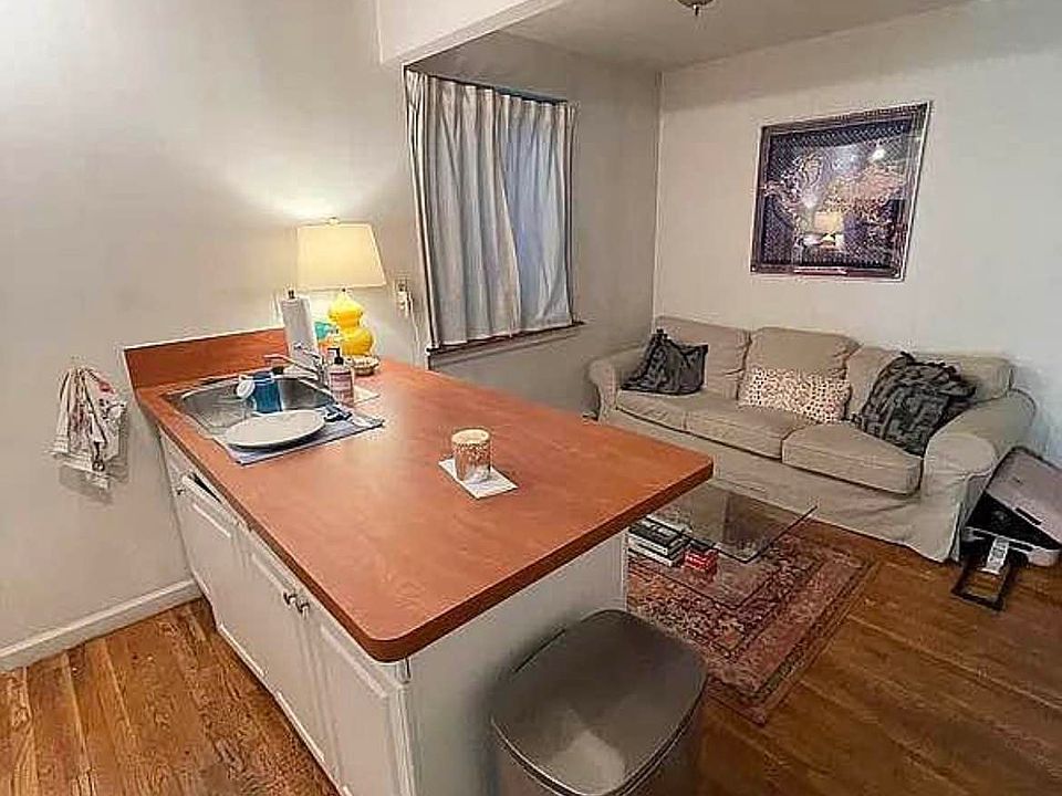 1st image of 247 Eldridge St APT 1B