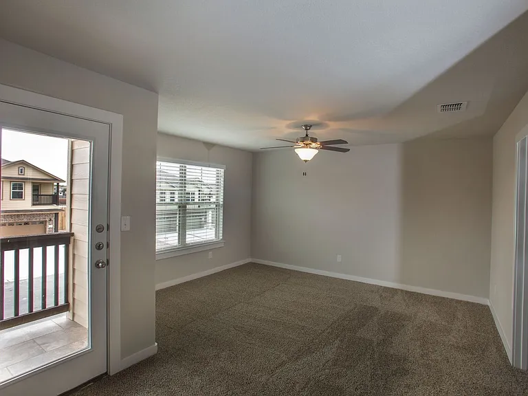 112 Lakeview Ct — Photo 7