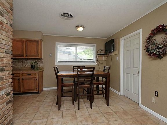 2nd image of 2303 Viola Dr