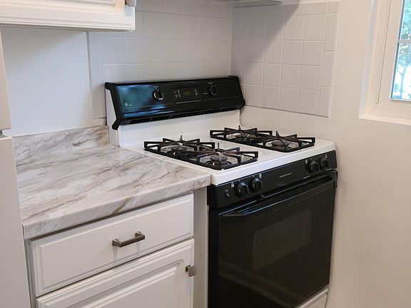 3rd image of 2030 N Vermont St APT 203