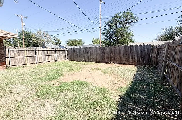 2119 S Loop 289 #B — Photo 17