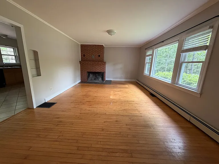87 Mast Rd — Photo 4