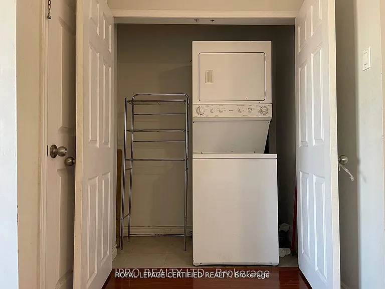 498 Daralea Hts #UPPER — Photo 19