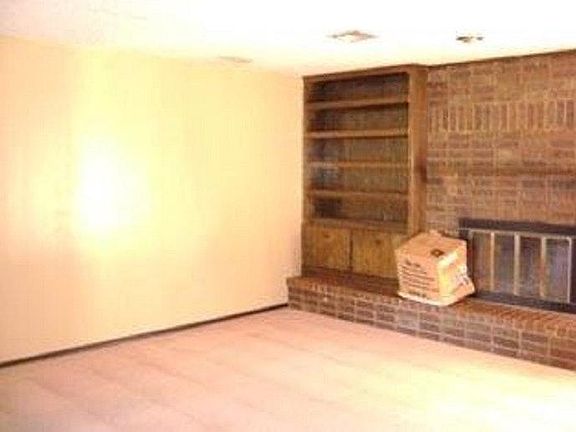 3rd image of 5914 NW Lincoln Ave