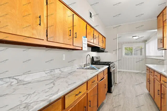 3 bed, 1.0 bath, 1344 sqft, $1,550 — Photo 2
