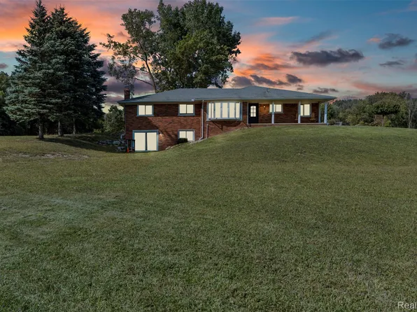 2666 E Oakwood Rd, Oxford, MI 48370