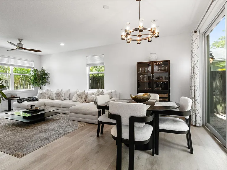 417 SW 8th St — Photo 5