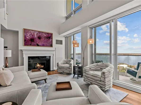 1 Tower Dr APT 1503, Portsmouth, RI 02871