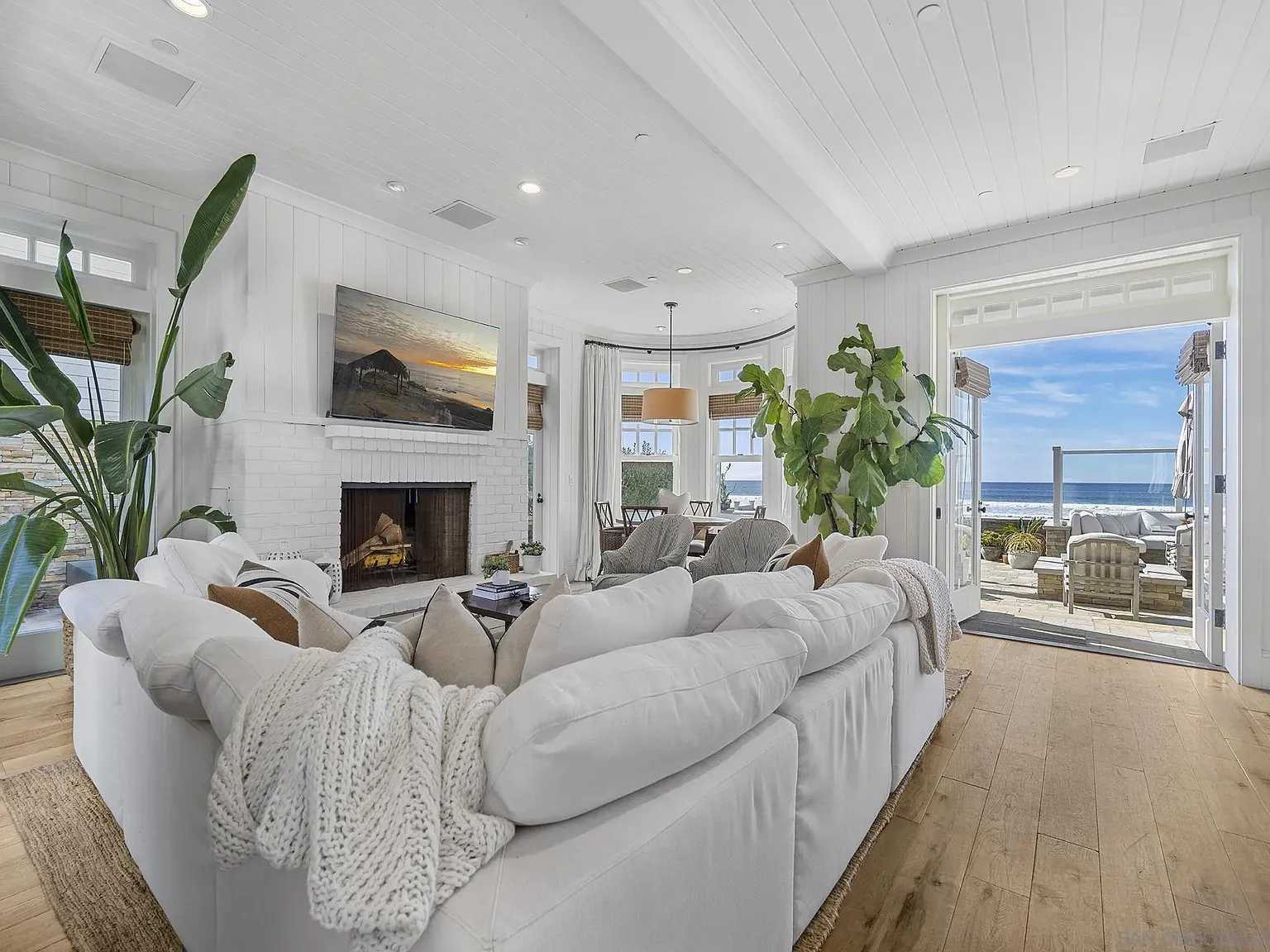 7 bed, 9.0 bath, 4200 sqft, $120,000 — Photo 2