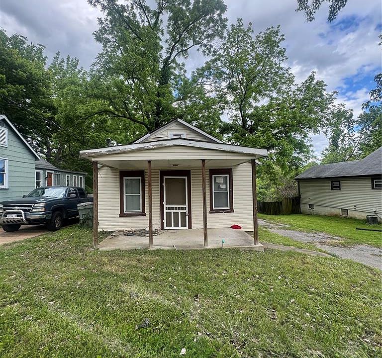 1st image of 9822 Lilac Dr