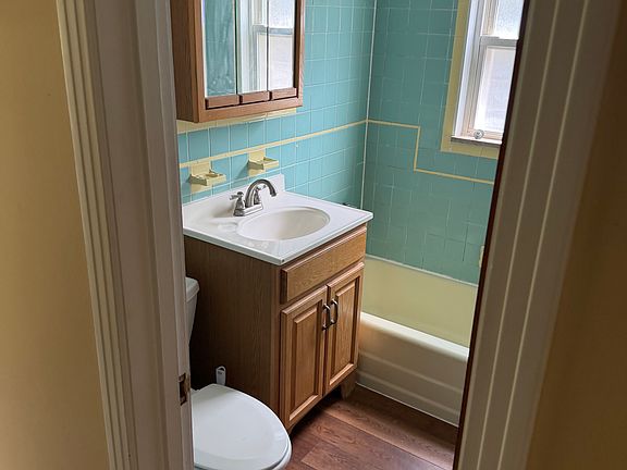 2nd image of 302 N 8th St