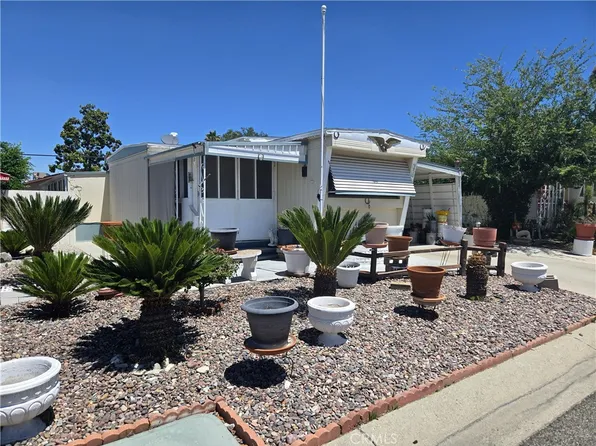 250 Santa Clara Cir, Hemet, CA 92543