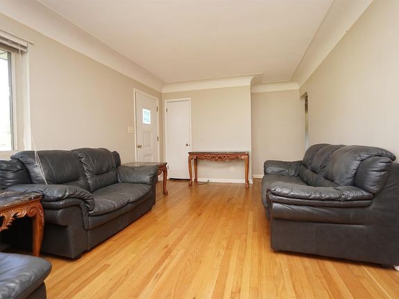 3rd image of 5391 Sandstone Dr