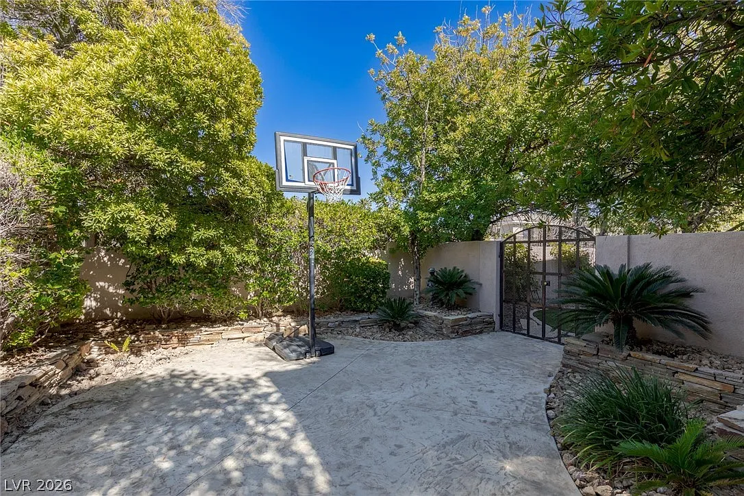 4 bed, 4.5 bath, 3610 sqft, $7,750 — Photo 4