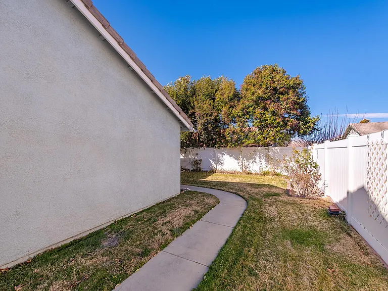 1833 Arbuckle Way — Photo 18