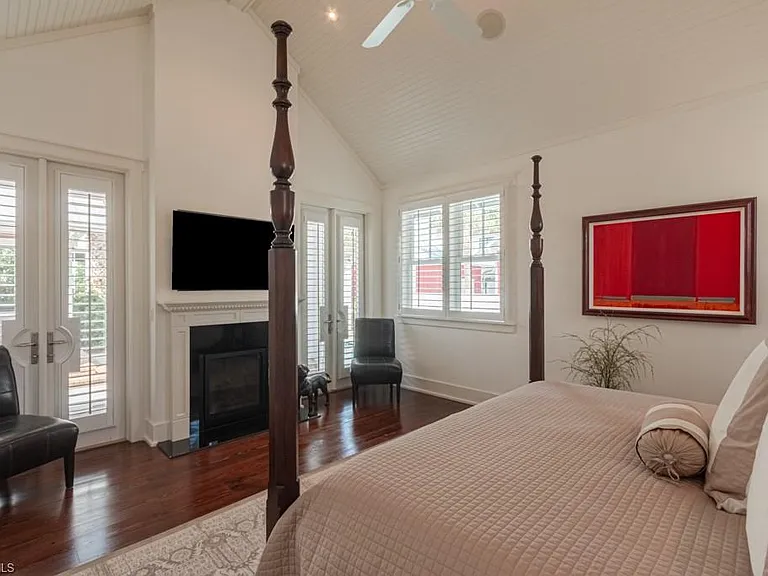245 Broad Ave S — Photo 29
