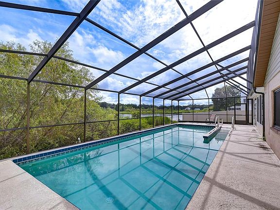 3rd image of 659 TIMBER POND DRIVE