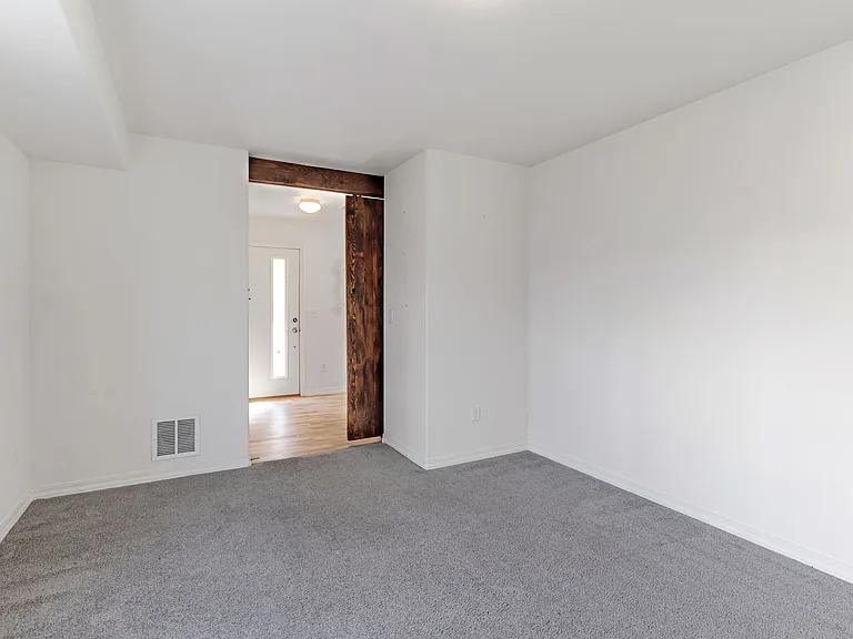 897 Technology Ct — Photo 4