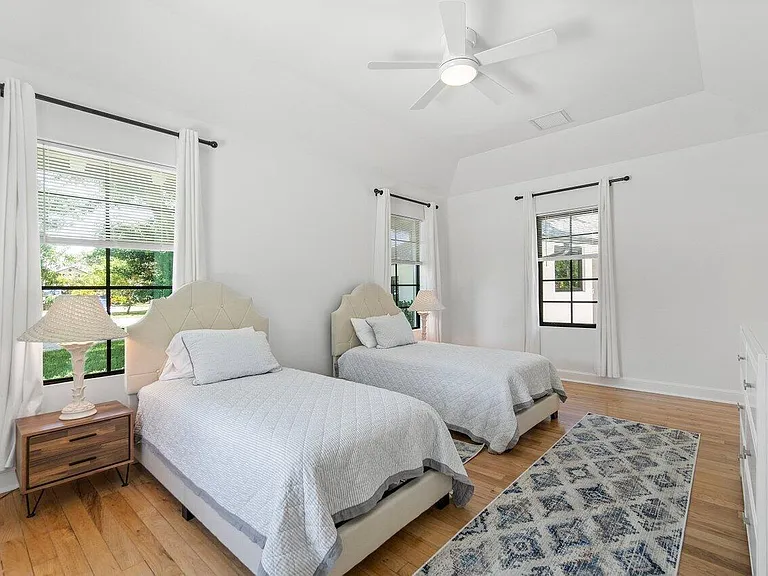 210 S Lake Dr — Photo 31