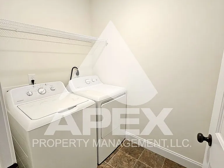 8029 Poplar Grove Ln — Photo 9