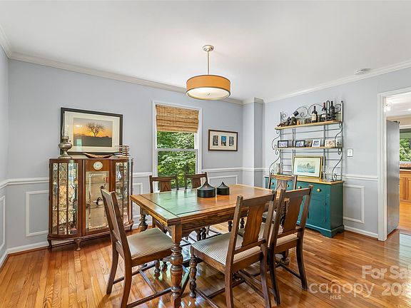 5th image of 23 Forest Edge Dr