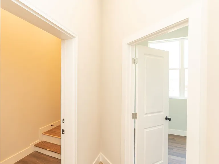 1039 Montague Pl — Photo 14