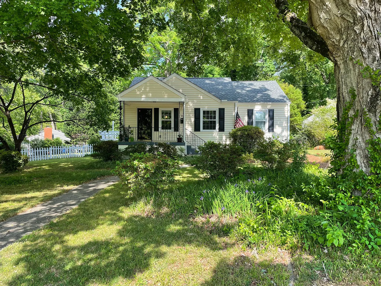 301 Dennis Ave — Photo 2