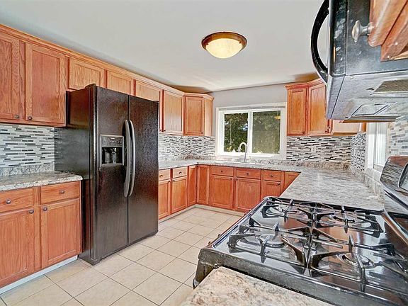 5th image of 202 N Rosewood Ave