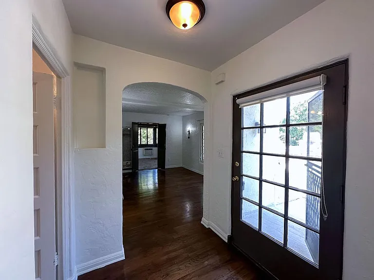 393 N Baldwin Ave — Photo 23