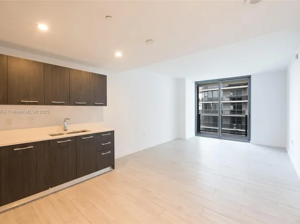 45 SW 9th St APT 3507, Miami, FL 33130