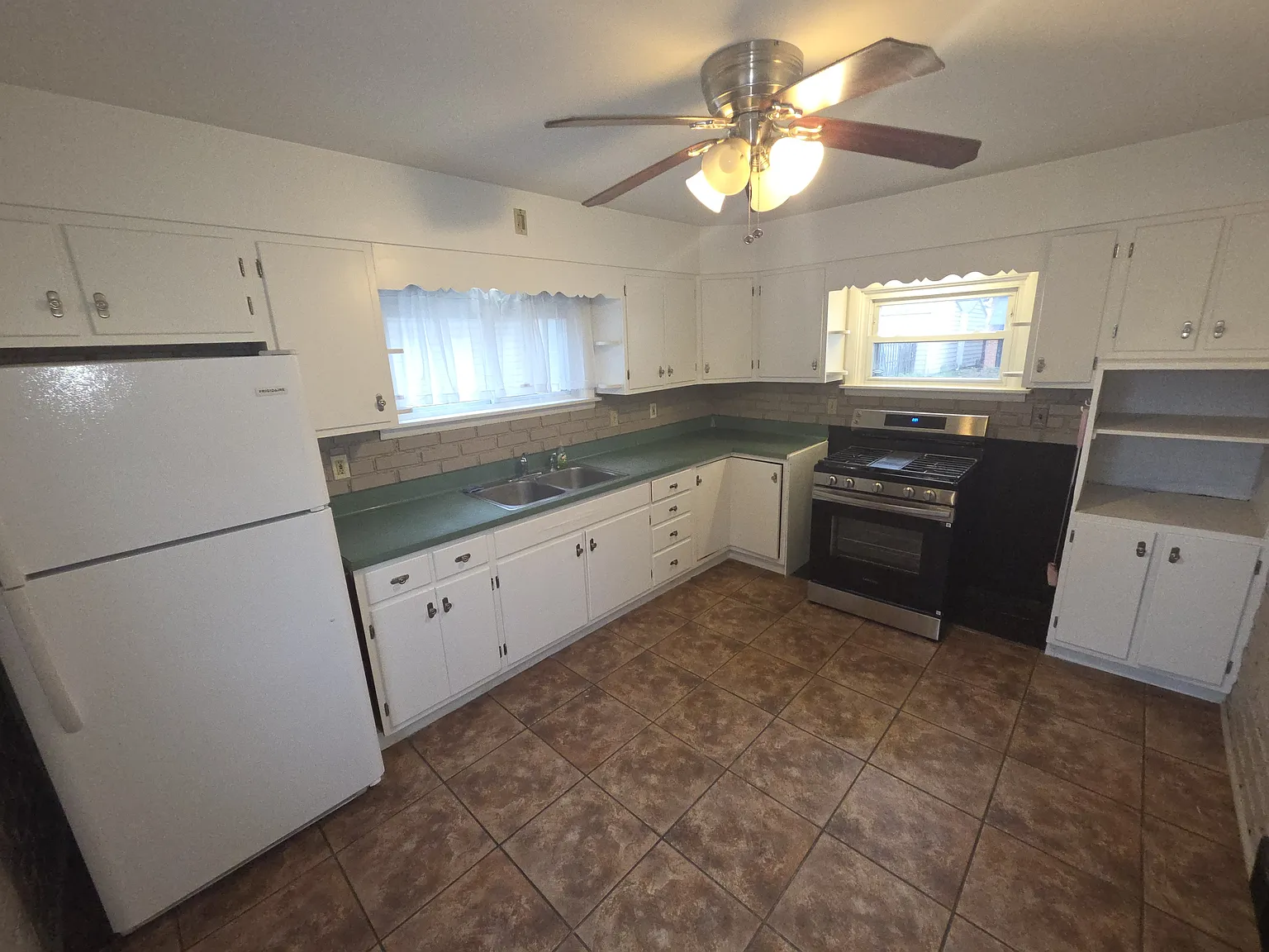 2 bed, 1.5 bath, 1234 sqft, $1,200 — Photo 4