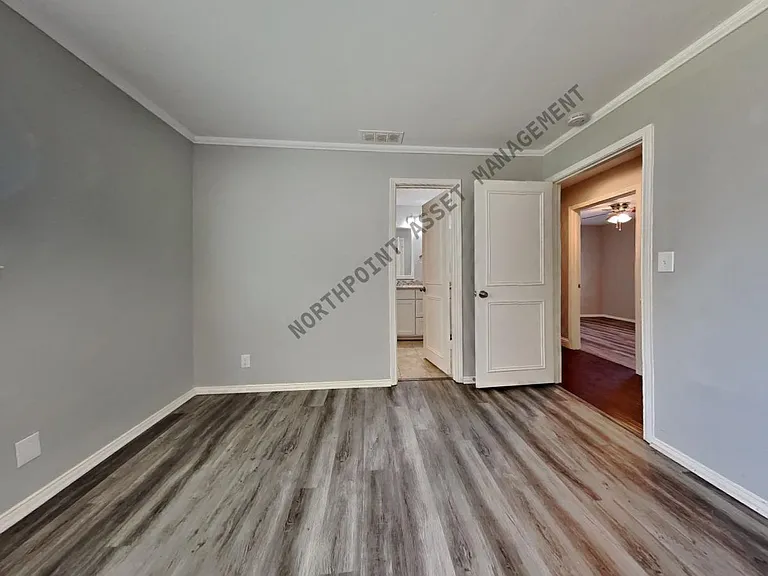 2724 Russwood Ln — Photo 14
