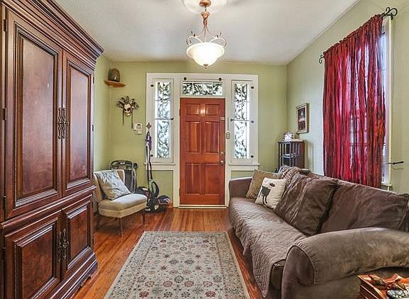 2nd image of 1516 Cambronne St