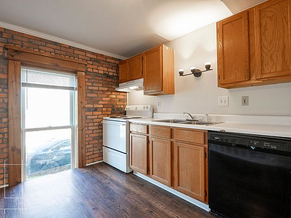 5th image of 880 Hamlet St #A