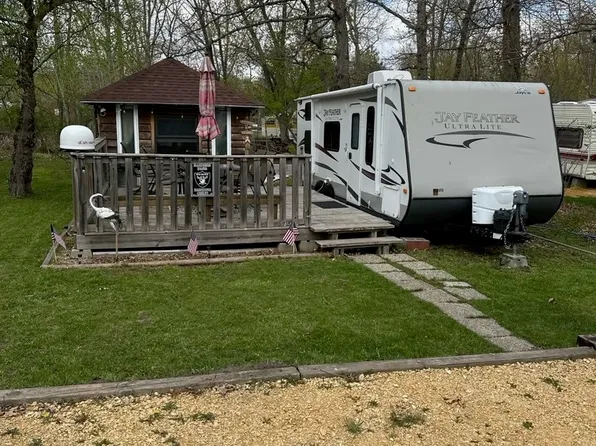 7-15 Woodhaven Lakes, Sublette, IL 61367