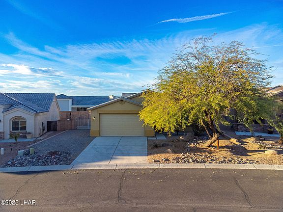 3rd image of 1739 E Alder Cir