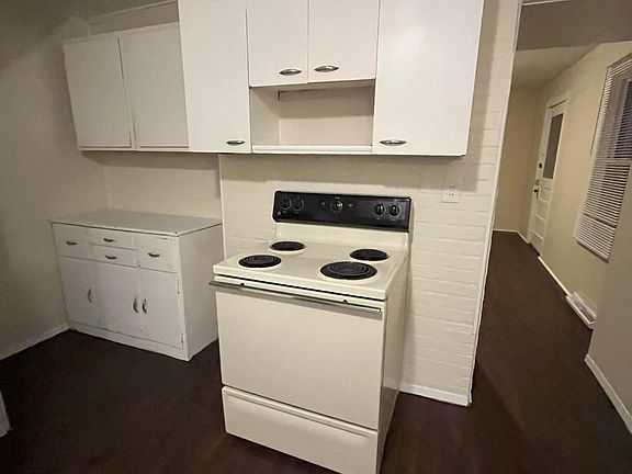 3rd image of 512 Elmira St