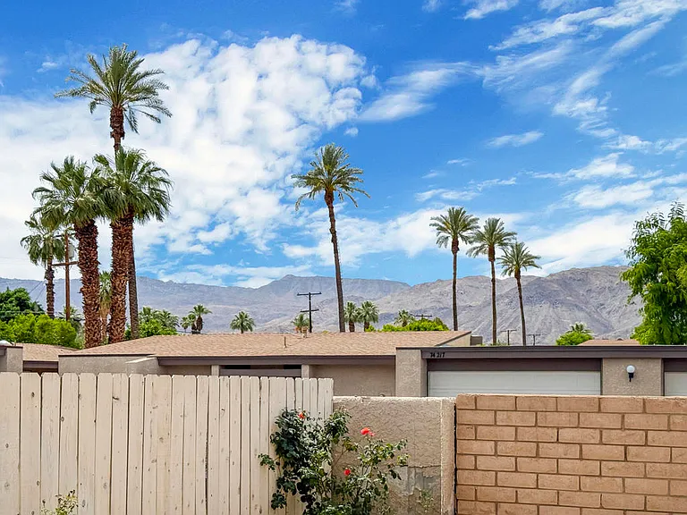 74237 Catalina Way — Photo 33