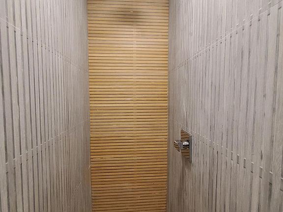 5th image of 484 Mercer St APT 1R