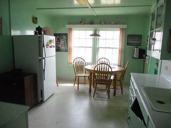 2nd image of 18 4th St