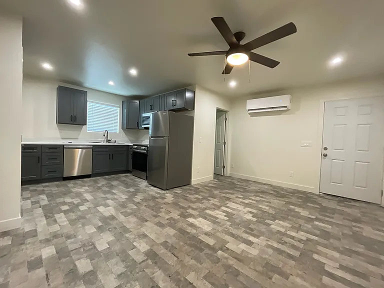 234 W Princeton Ave — Photo 2