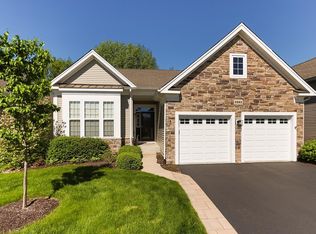 3882 Eagle Ridge Dr, Elgin, IL 60124