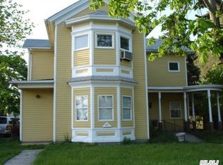 35 Baker St, Patchogue, NY 11772