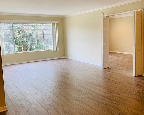 360 Hollywood Way — Photo 4