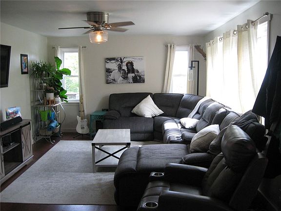 2nd image of 830 Longvue Dr