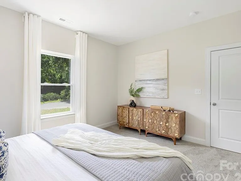 208 Graham St — Photo 6