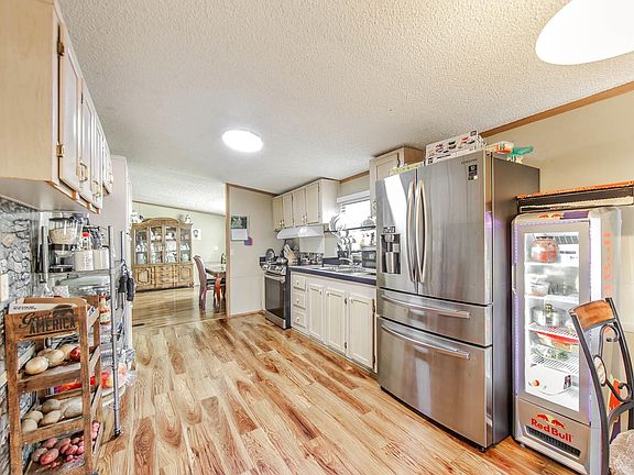 3rd image of 1816 Himalaya Ave