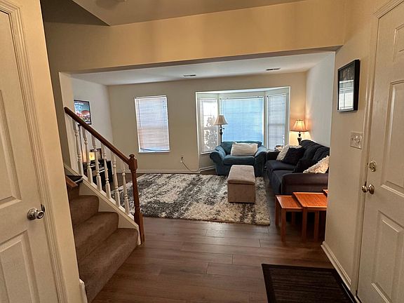 2nd image of 314 Meetinghouse Ln #314