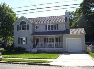 236 Tyrconnell Ave, Massapequa Park, NY 11762
